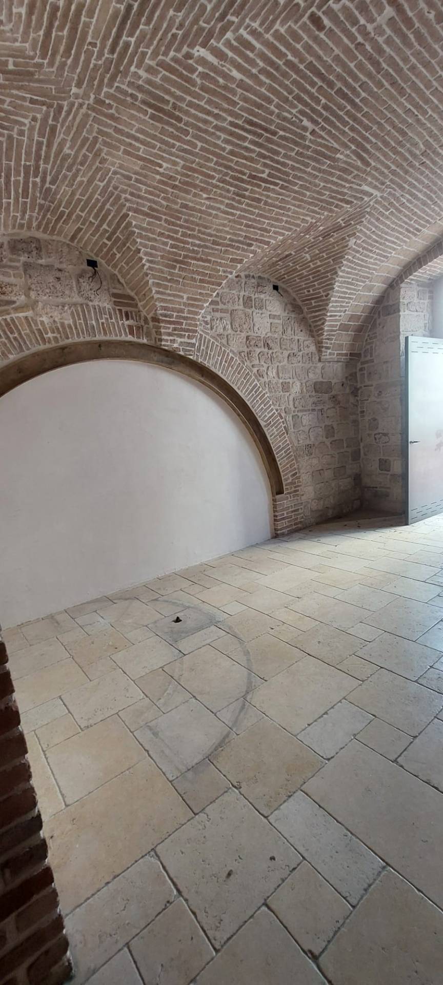 Locale commerciale in affitto a Ascoli Piceno, Centro Storico