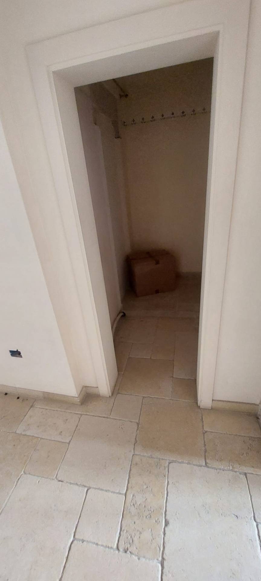 Locale commerciale in affitto a Ascoli Piceno, Centro Storico