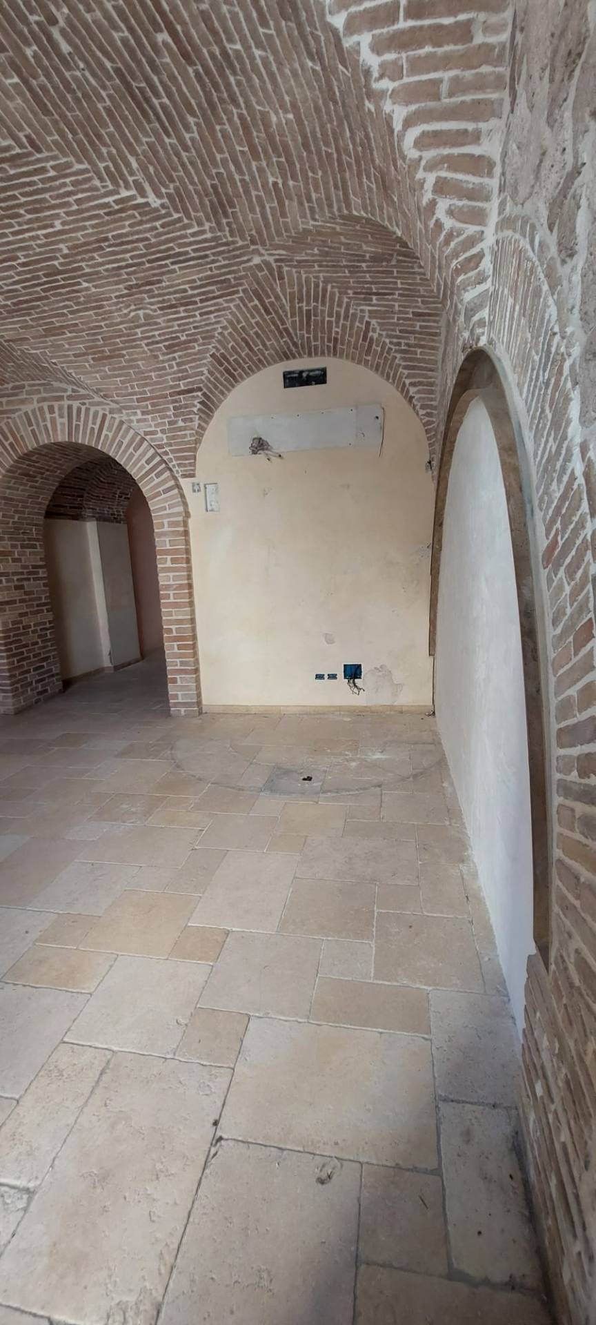 Locale commerciale in affitto a Ascoli Piceno, Centro Storico