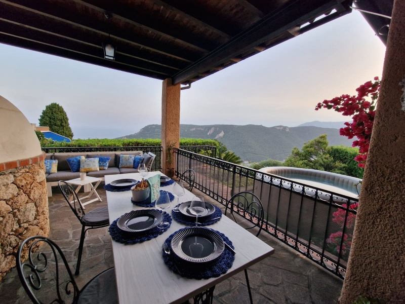 Villa vista mare a Finale Ligure