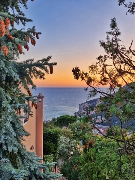 Villa vista mare a Finale Ligure