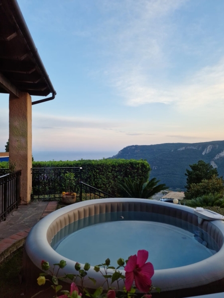 Villa vista mare a Finale Ligure