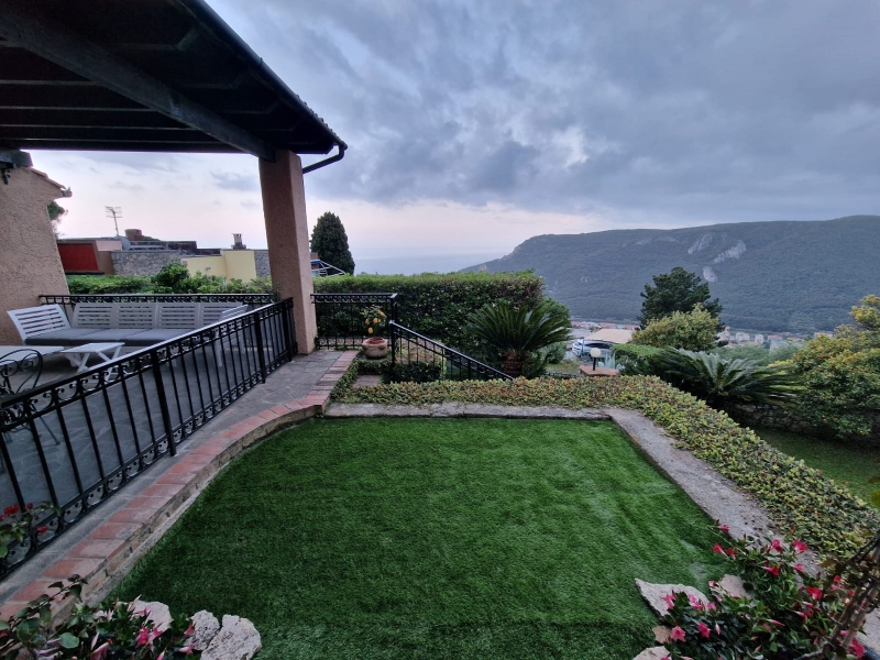 Villa vista mare a Finale Ligure