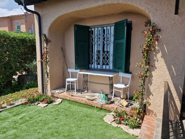 Villa vista mare a Finale Ligure