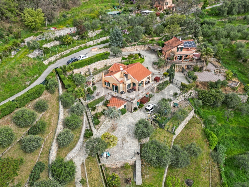 Villa vista mare a Finale Ligure