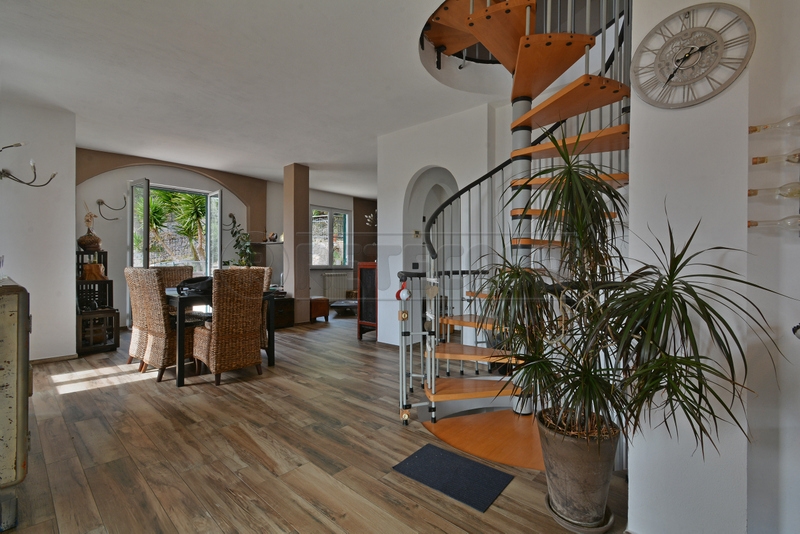 Villa vista mare a Finale Ligure