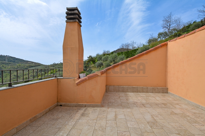 Villa vista mare a Finale Ligure