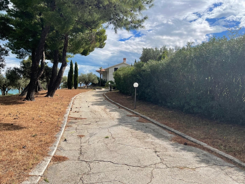 Villa con giardino a Vasto