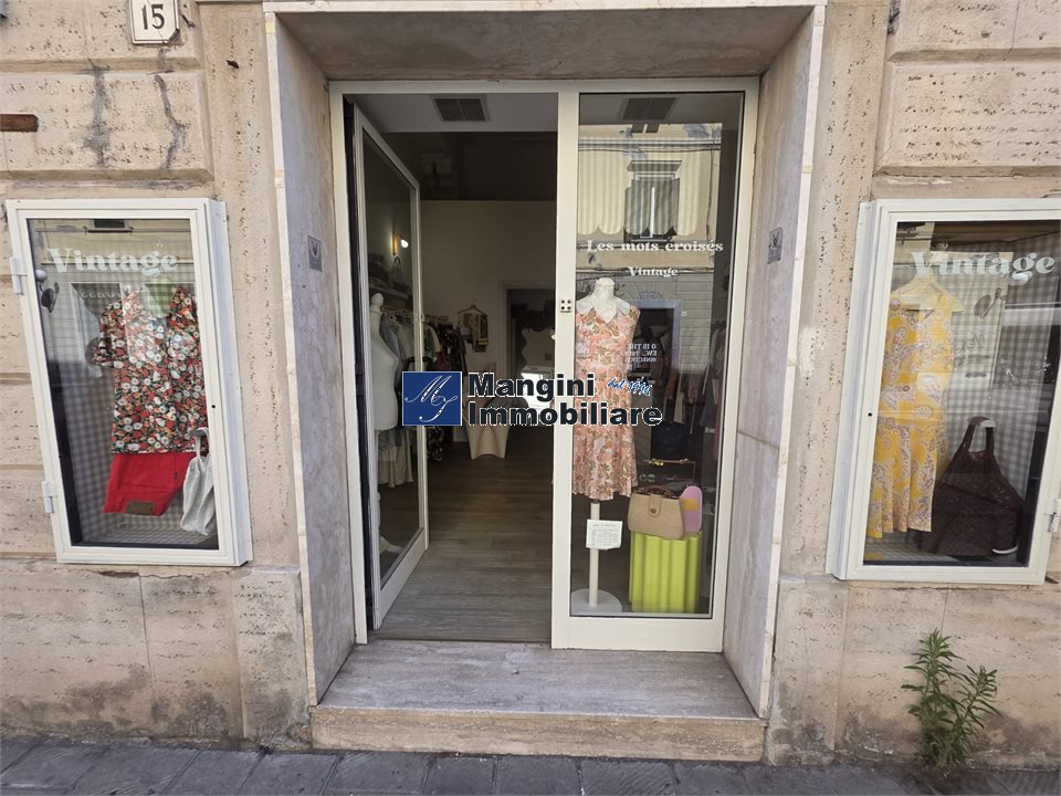 Locale commerciale in affitto a Livorno