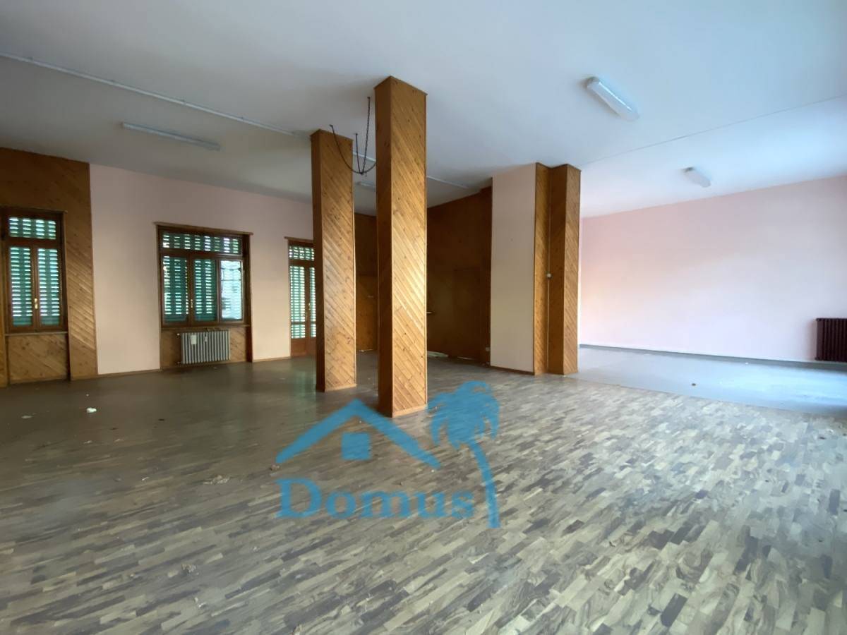 Locale commerciale in vendita a Villar Perosa