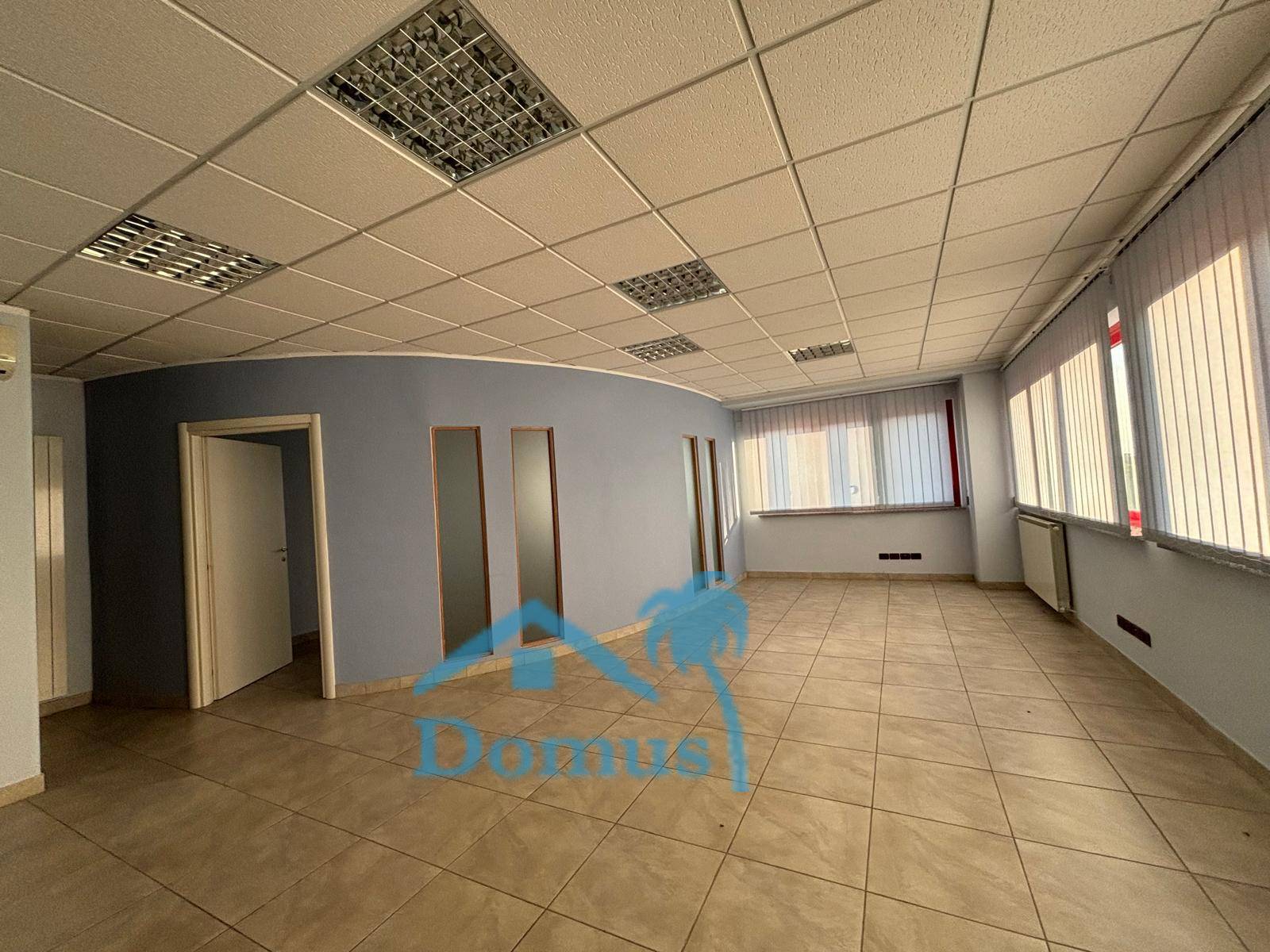 Locale commerciale in affitto a Pinerolo, Pinerolo Olimpica