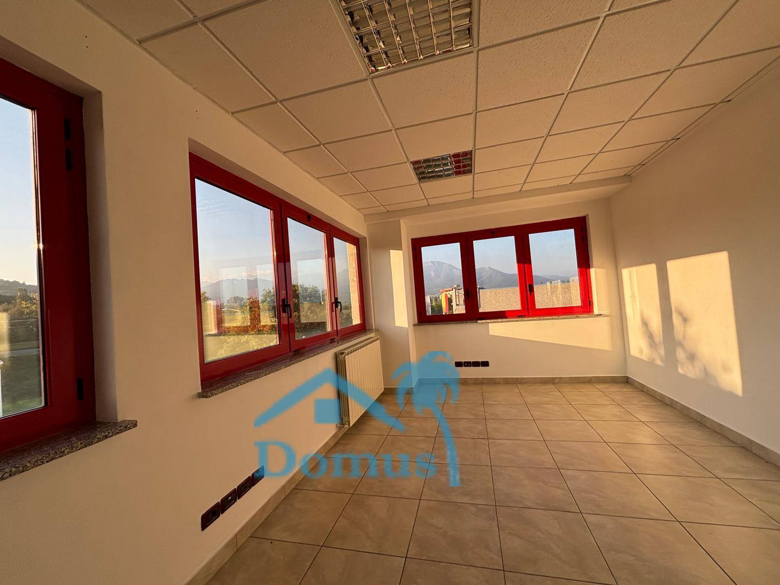 Locale commerciale in affitto a Pinerolo, Pinerolo Olimpica