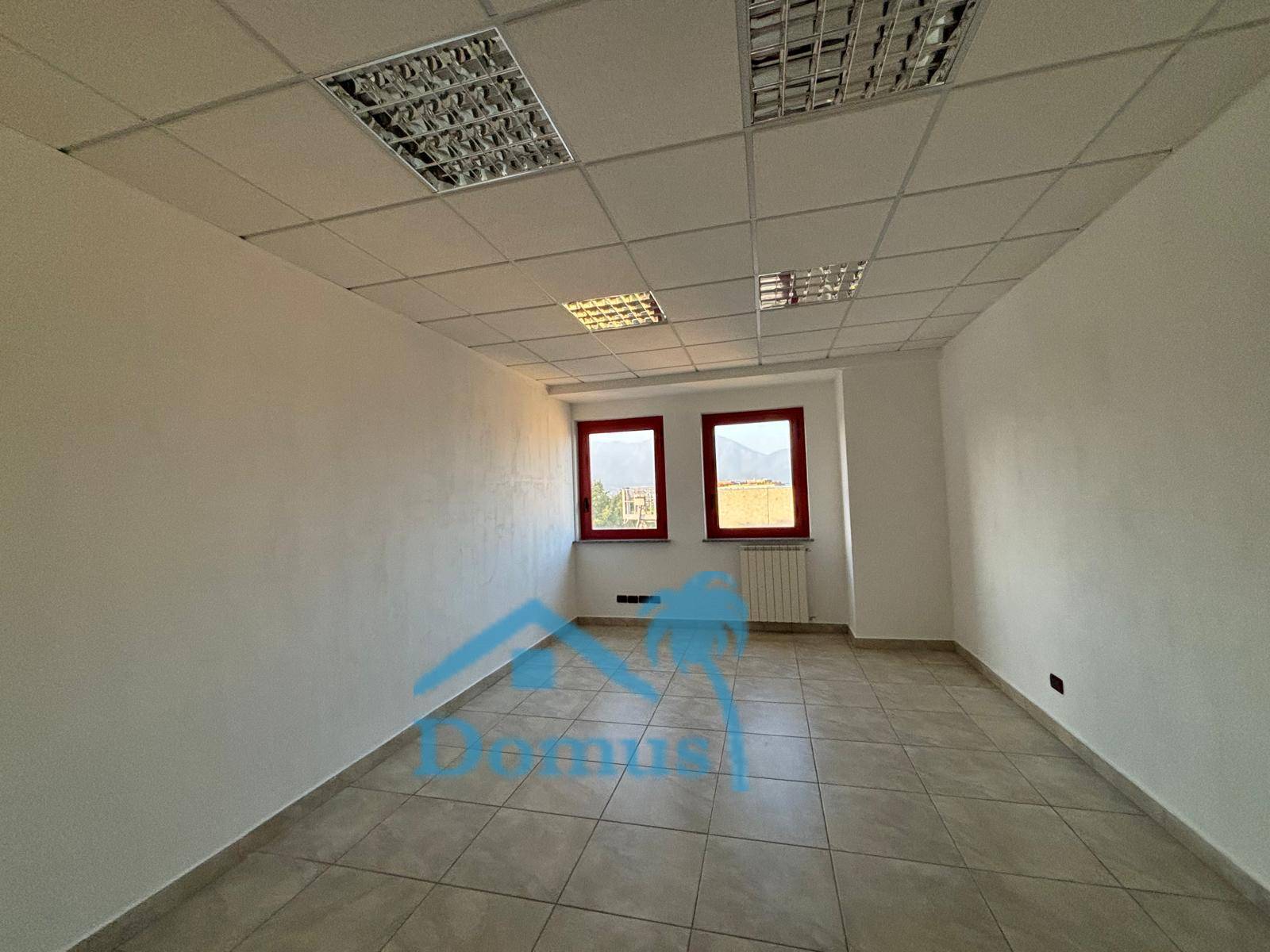 Locale commerciale in affitto a Pinerolo, Pinerolo Olimpica