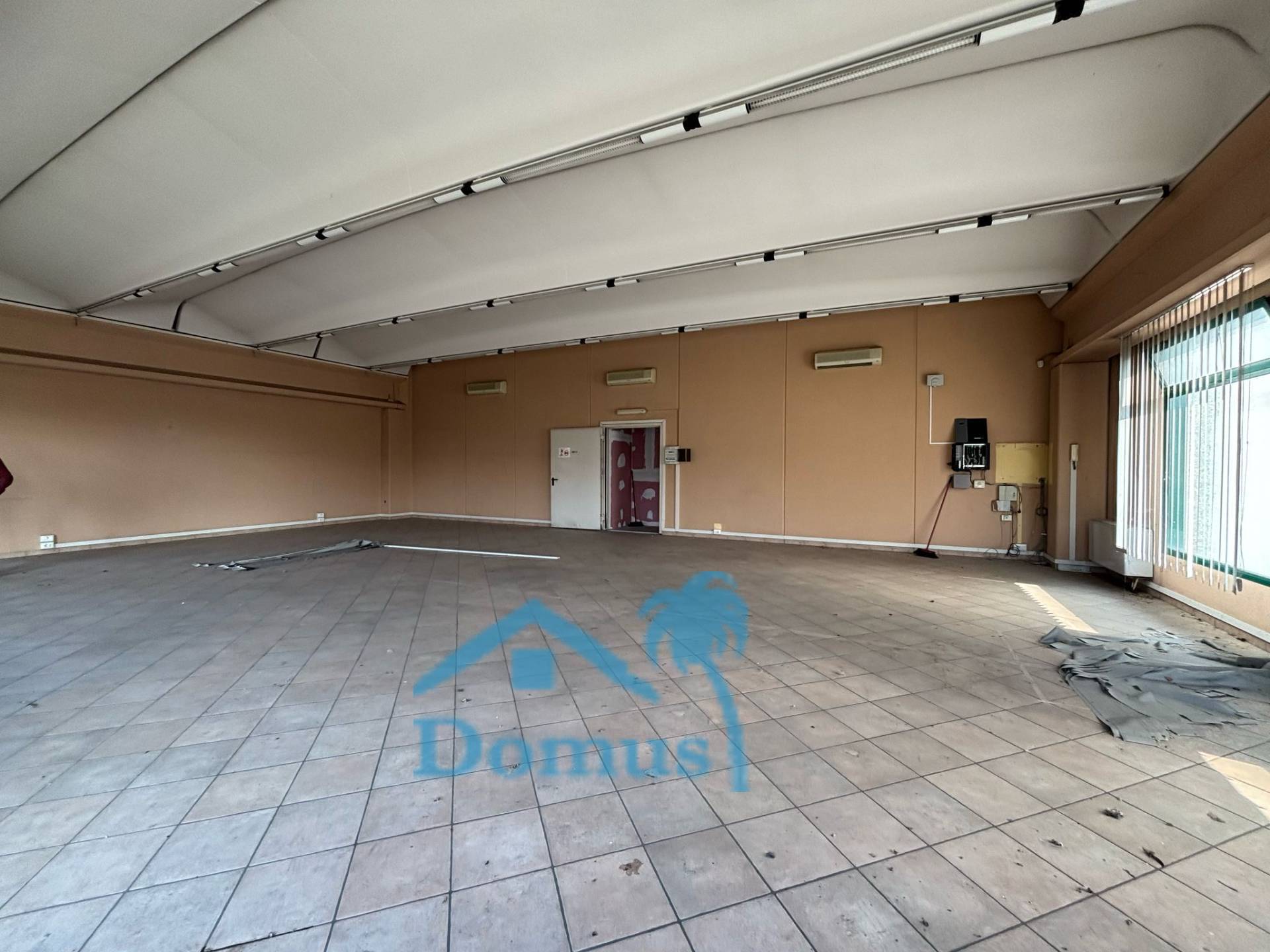 Locale commerciale in affitto a Bricherasio