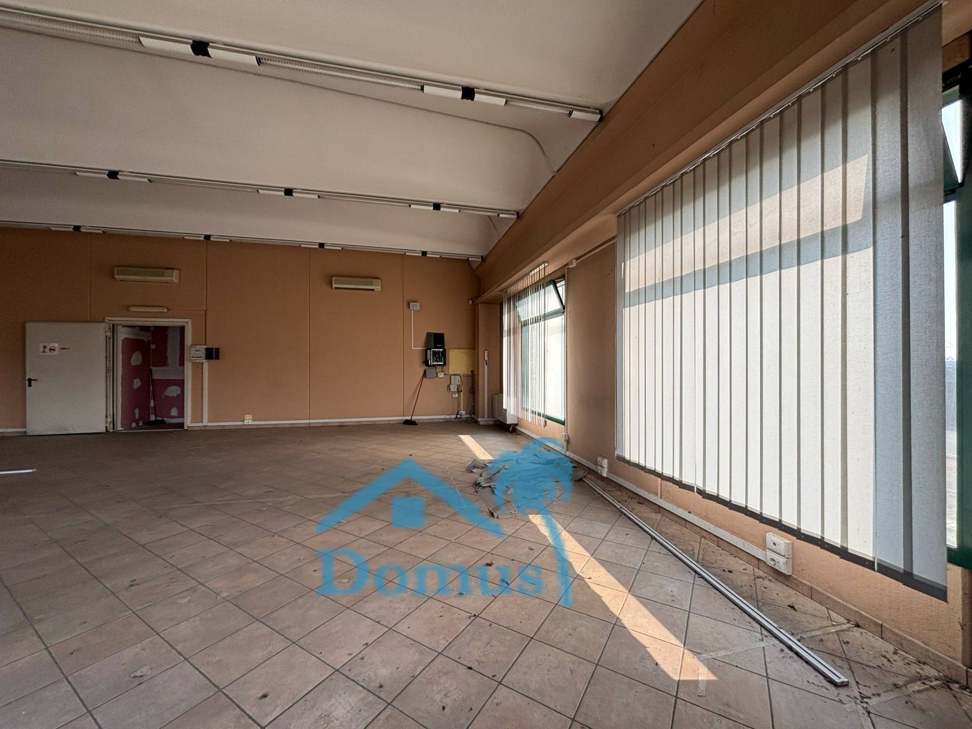 Locale commerciale in affitto a Bricherasio