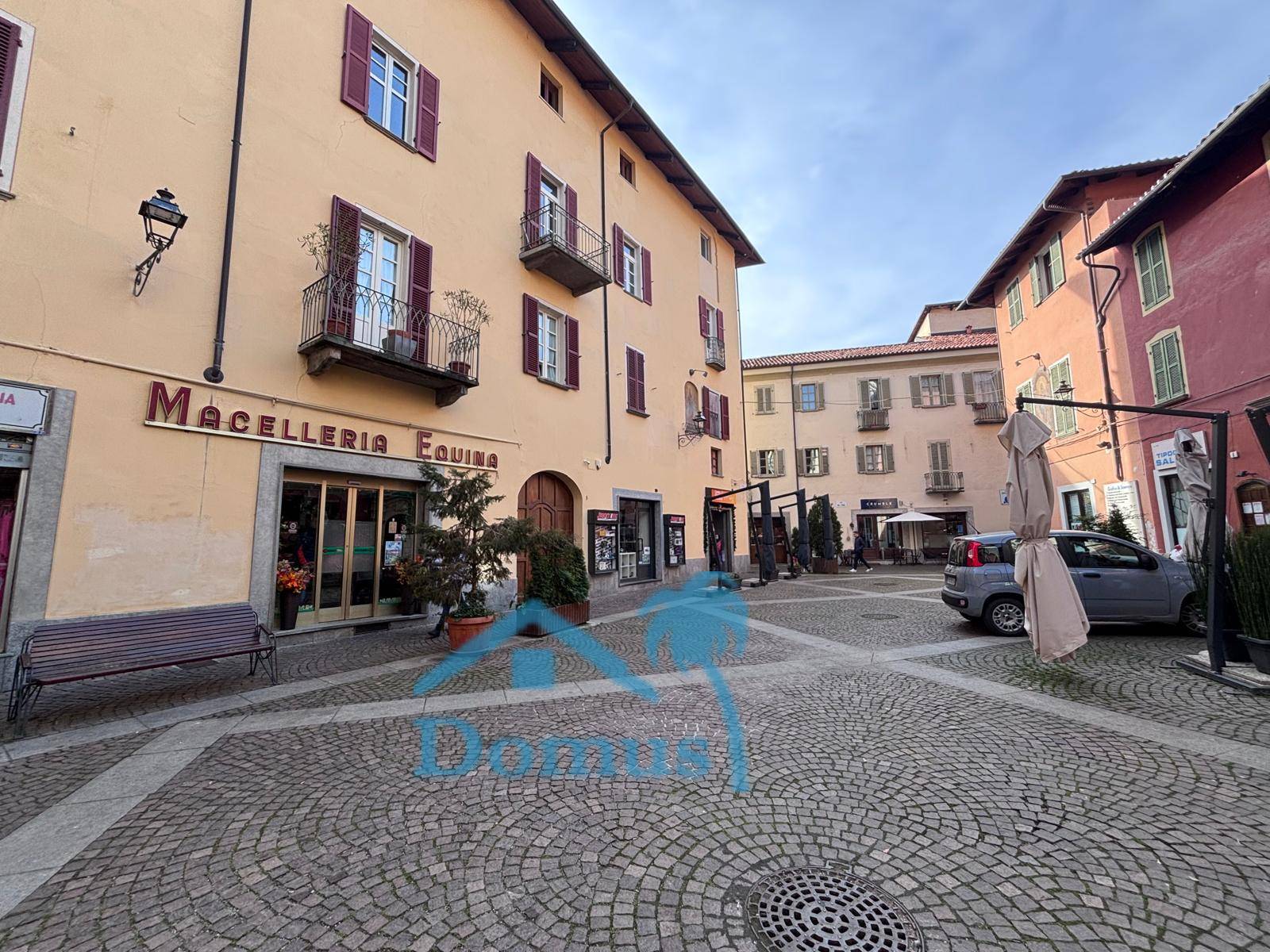 Locale commerciale in affitto a Pinerolo