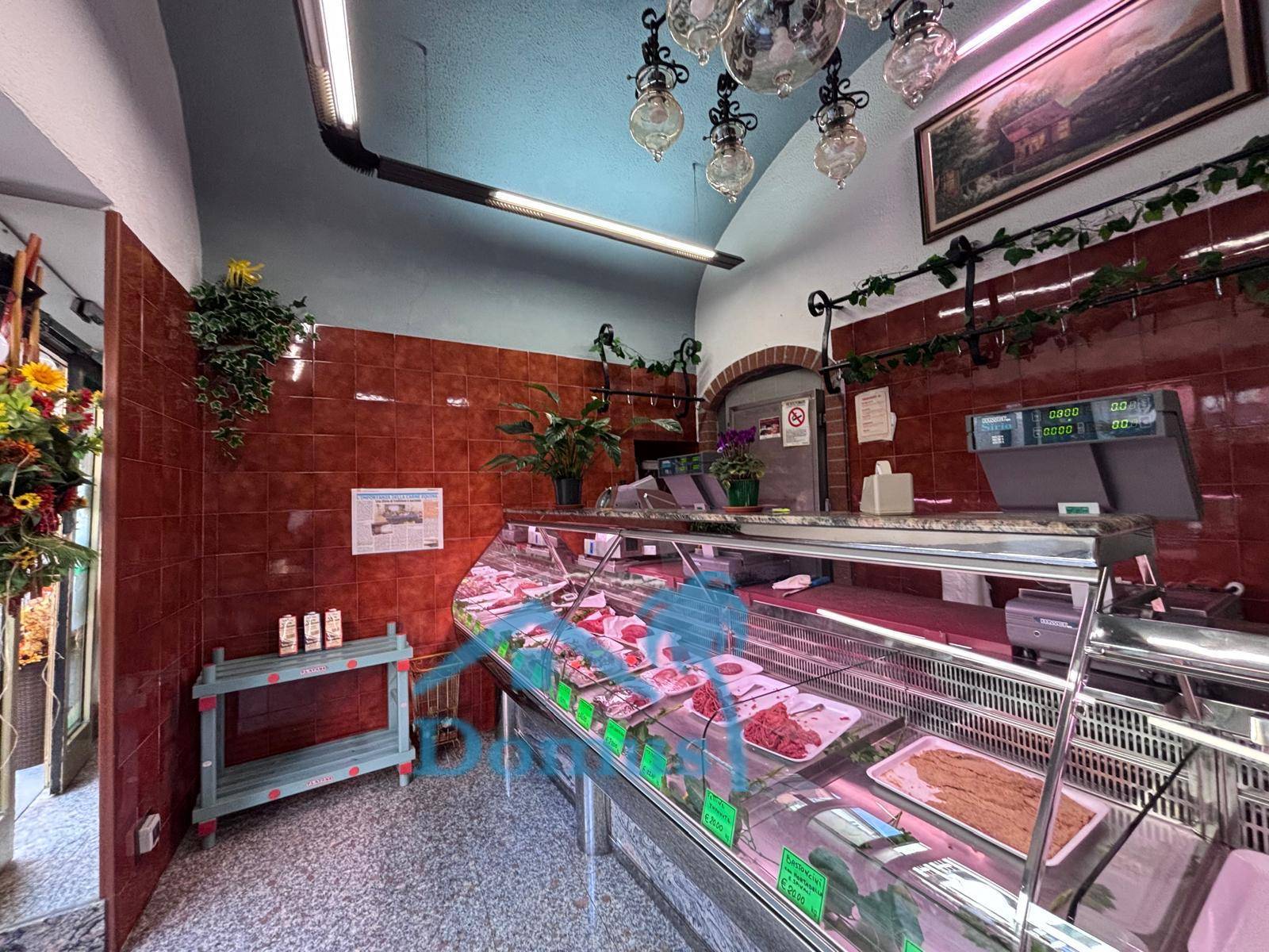 Locale commerciale in affitto a Pinerolo