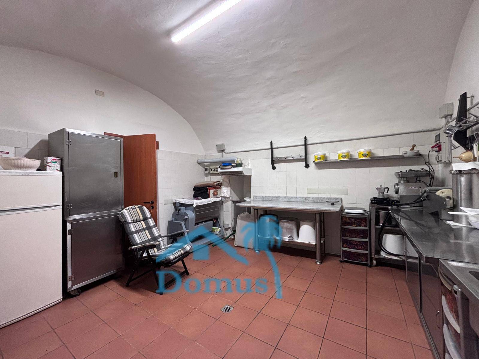 Locale commerciale in affitto a Pinerolo