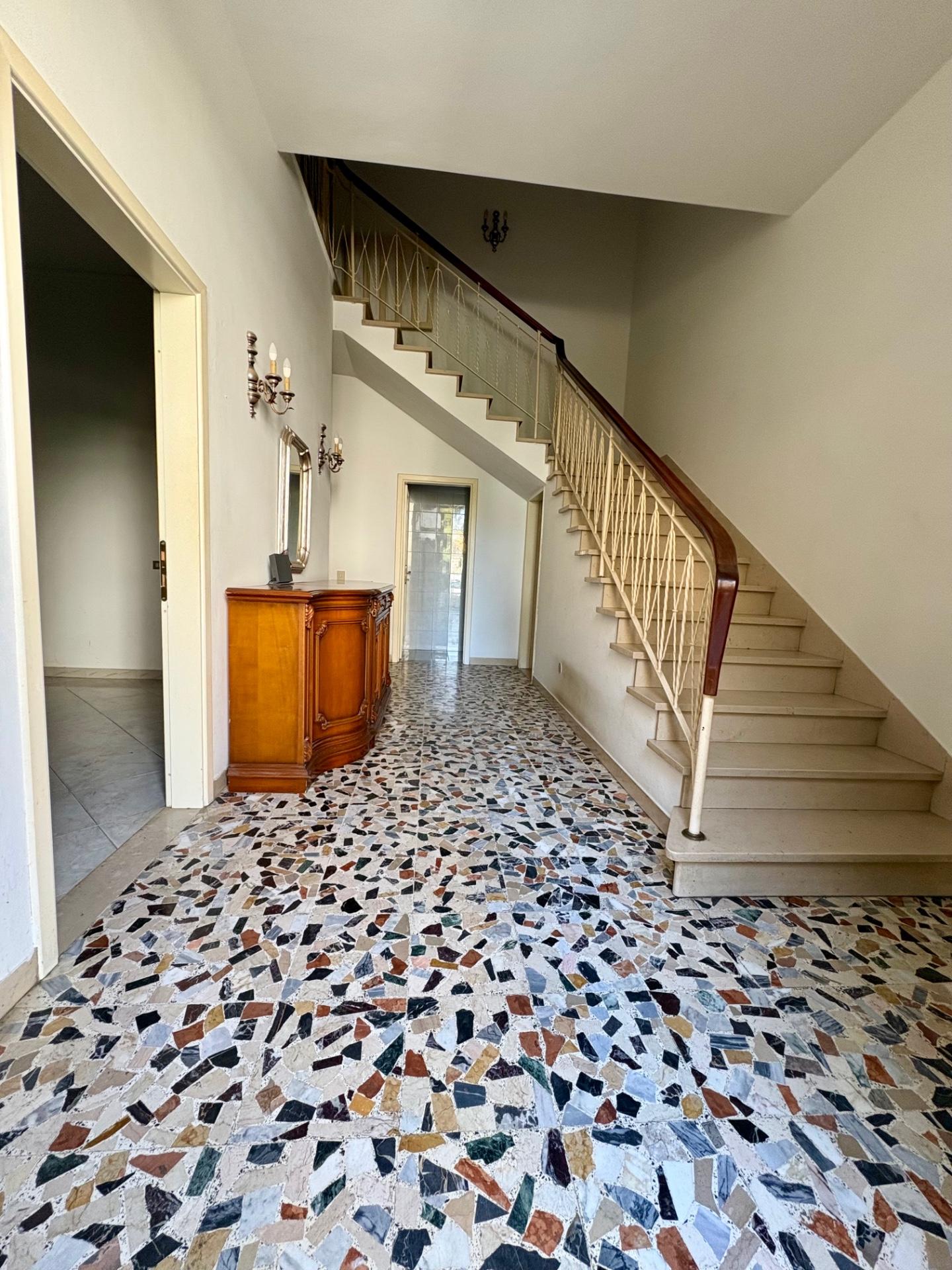 Casa indipendente con giardino, Empoli zona pretura