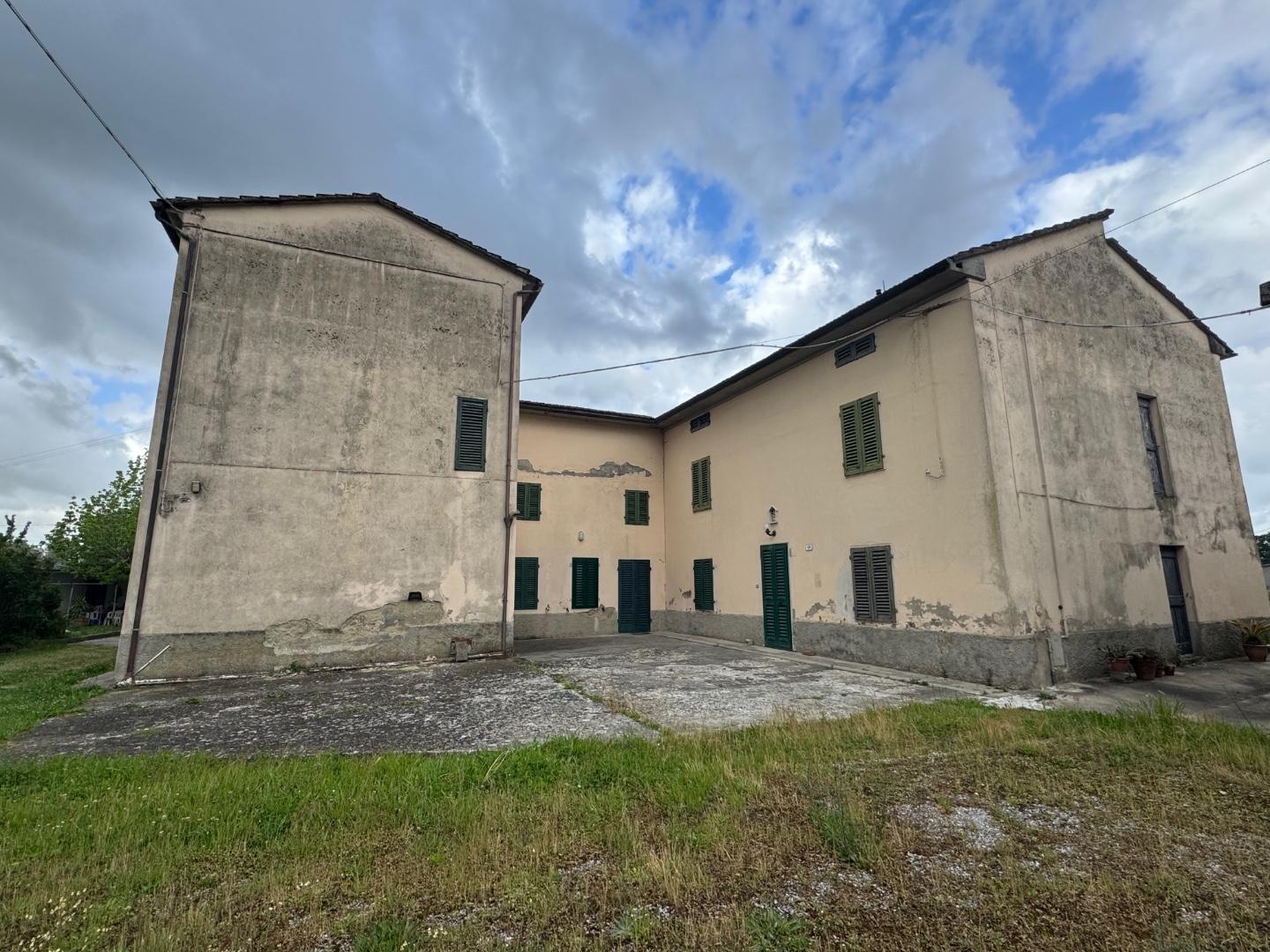 Villa con giardino a Larciano
