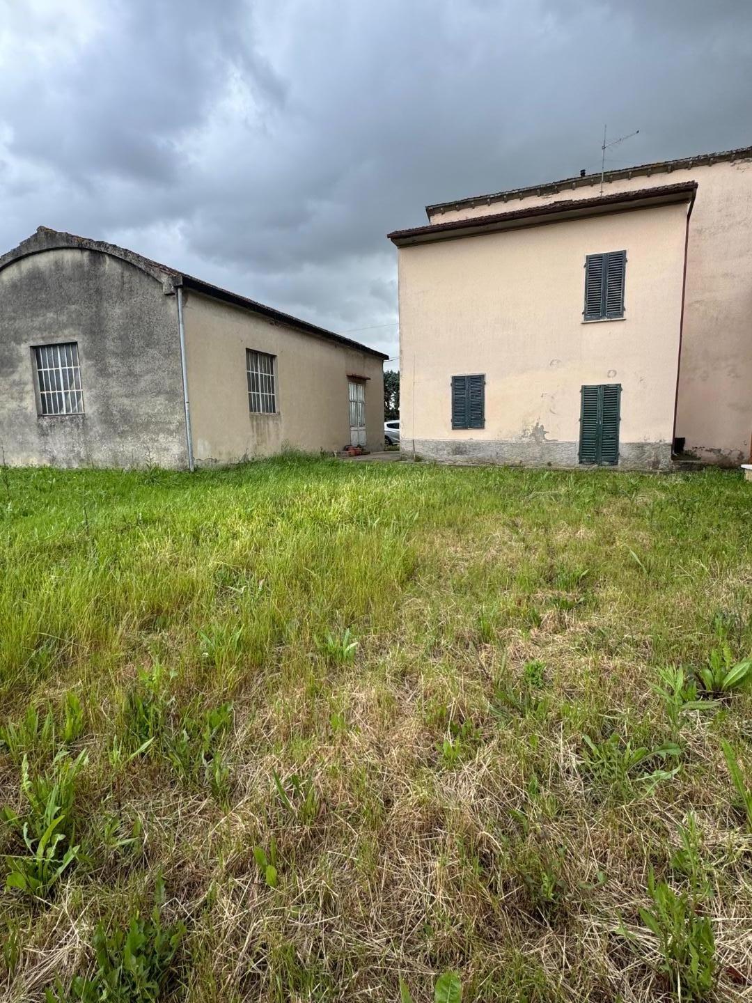 Villa con giardino a Larciano