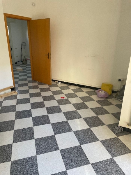 Locale commerciale classe A4 a Aversa