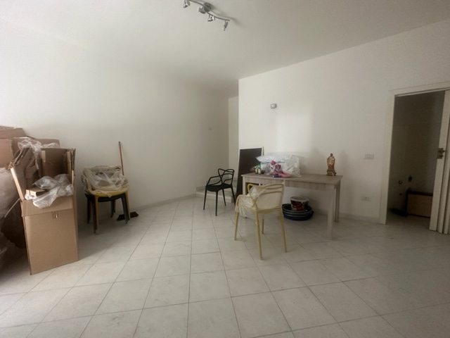 Trilocale arredato in affitto a Aversa