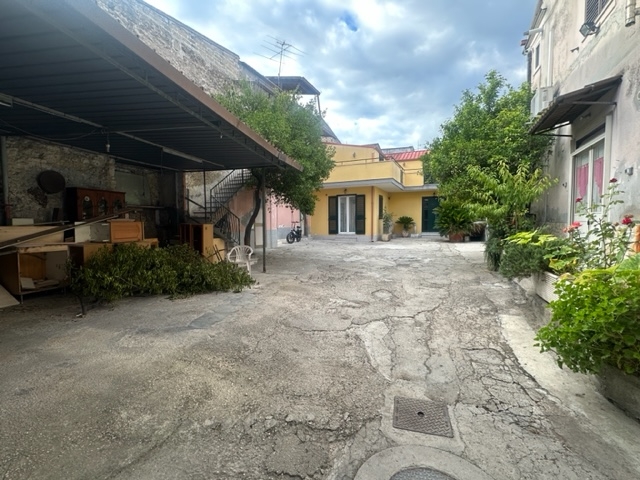 Casa indipendente da ristrutturare a Carinaro