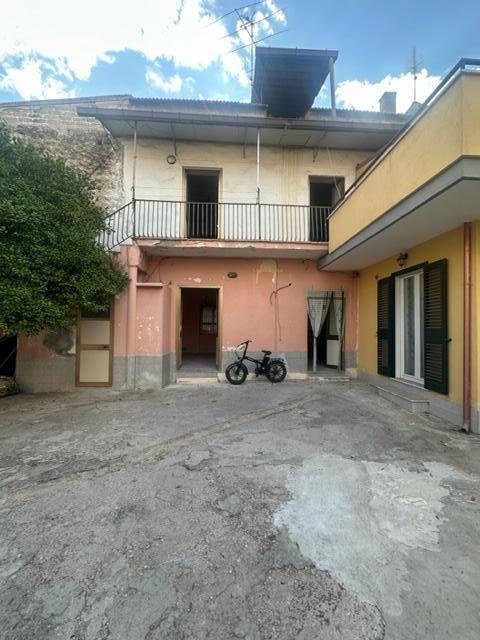 Casa indipendente da ristrutturare a Carinaro
