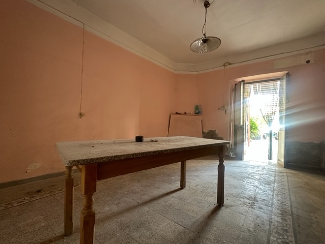 Casa indipendente da ristrutturare a Carinaro