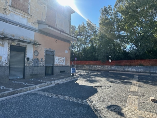 Locale commerciale classe A4 a Aversa