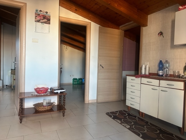 Trilocale arredato in affitto a Parete