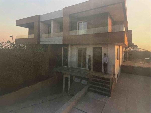 Villa con giardino a Parete