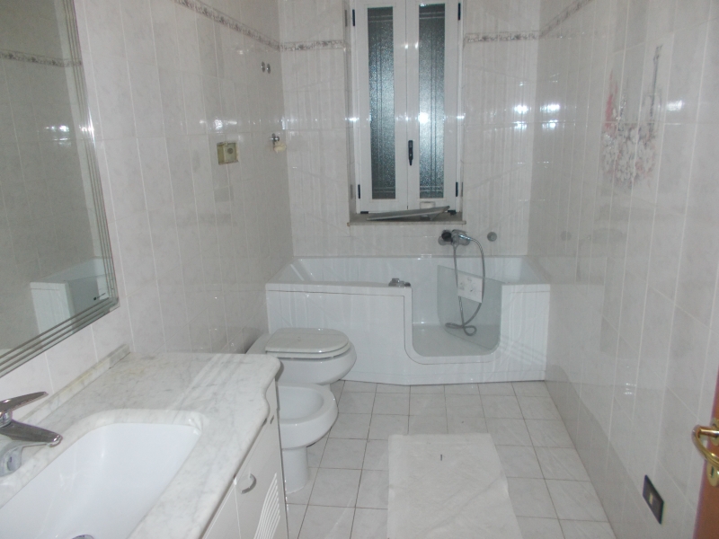 Trilocale arredato in affitto a Carinaro