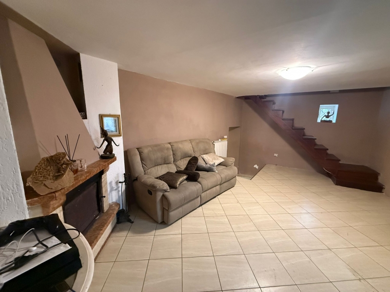 Trilocale arredato in affitto a Francolise