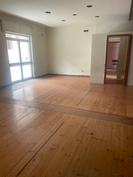 Locale commerciale classe A4 a Parete