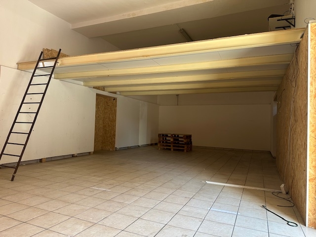 Locale commerciale ristrutturata a San Marcellino