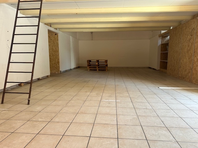Locale commerciale ristrutturata a San Marcellino