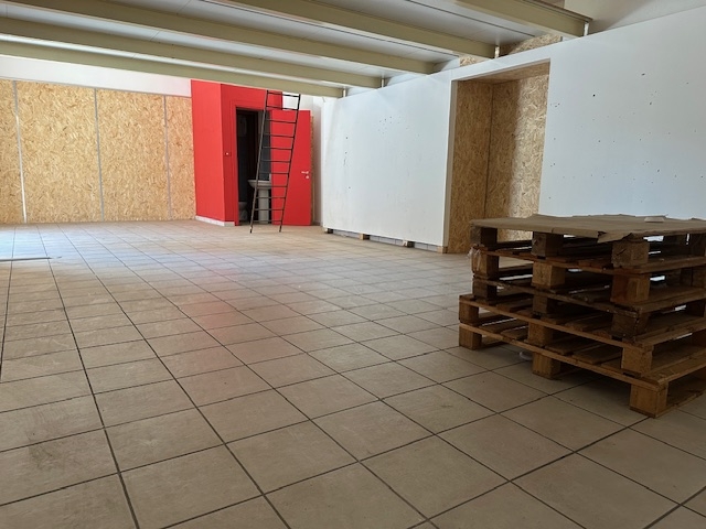 Locale commerciale ristrutturata a San Marcellino