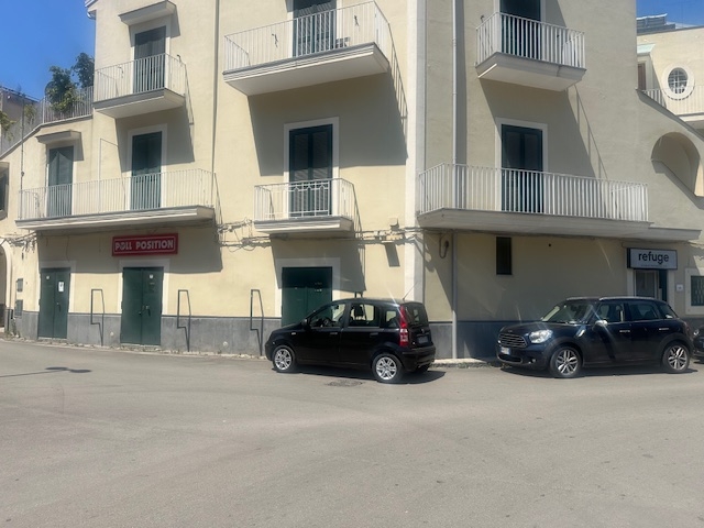 Locale commerciale ristrutturata a Aversa