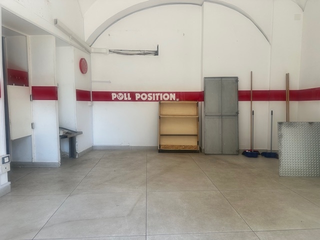 Locale commerciale ristrutturata a Aversa