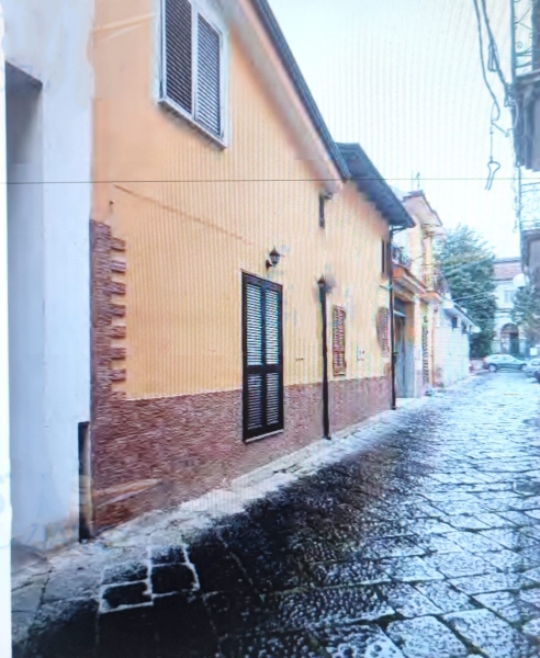 Casa indipendente con terrazzi a Parete