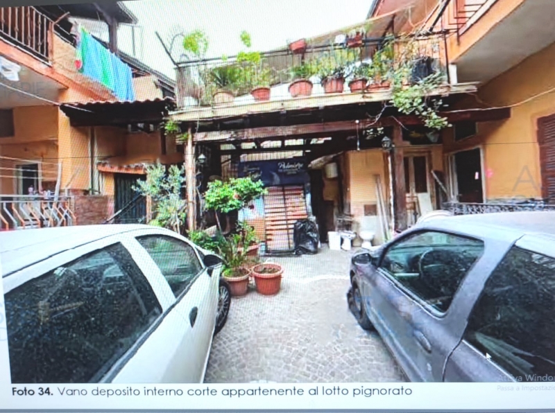 Casa indipendente con terrazzi a Parete