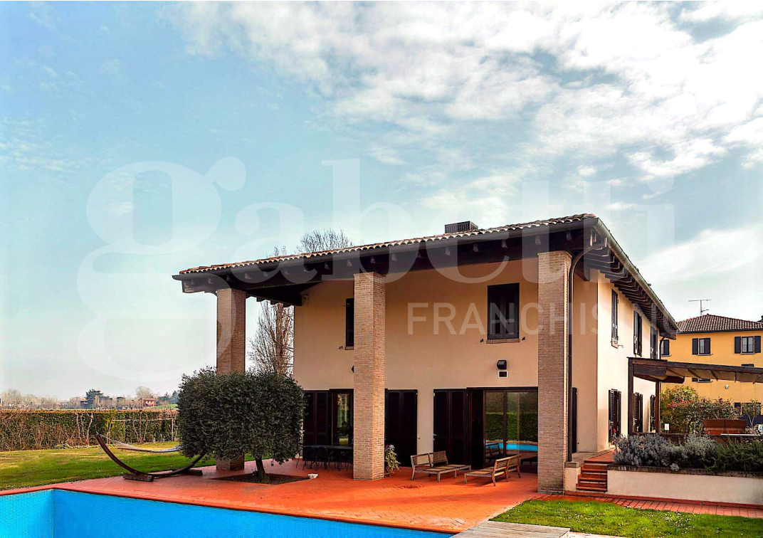 Villa con giardino a San Lazzaro di Savena