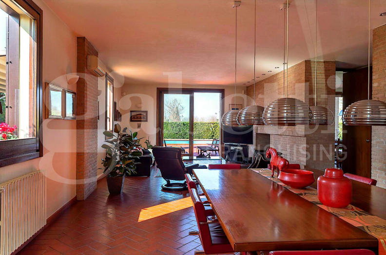 Villa con giardino a San Lazzaro di Savena