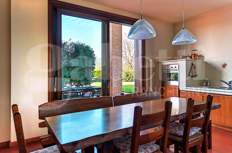 Villa con giardino a San Lazzaro di Savena