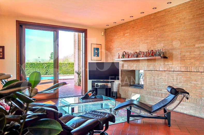 Villa con giardino a San Lazzaro di Savena