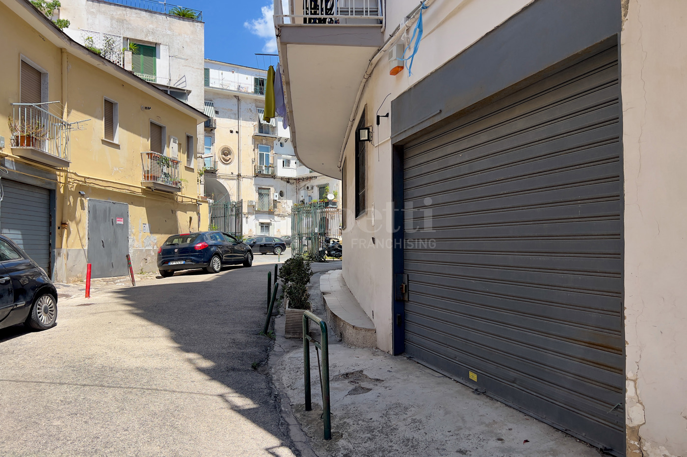 Box/Garage 150mq in vendita a Napoli