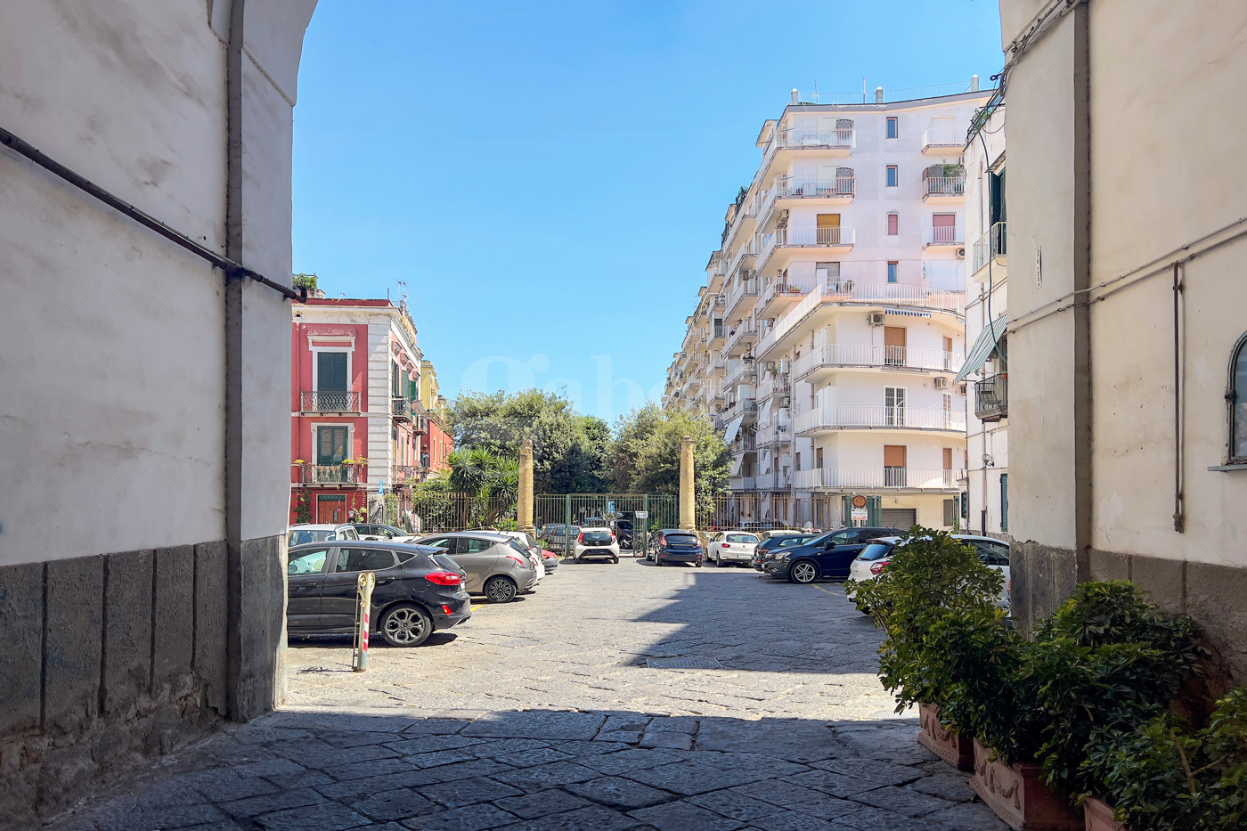 Box/Garage 150mq in vendita a Napoli