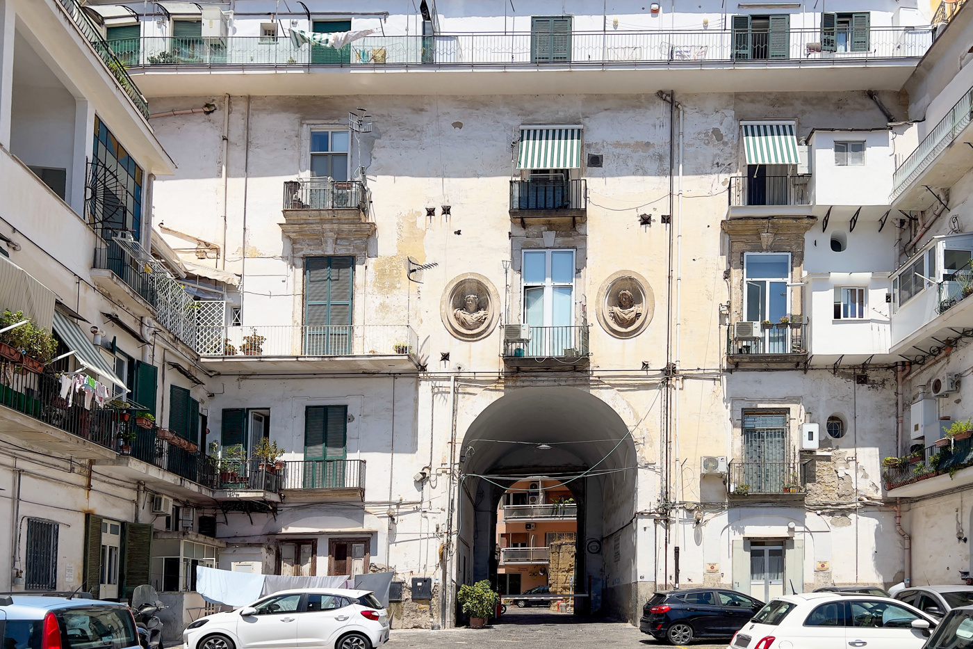 Box/Garage 150mq in vendita a Napoli